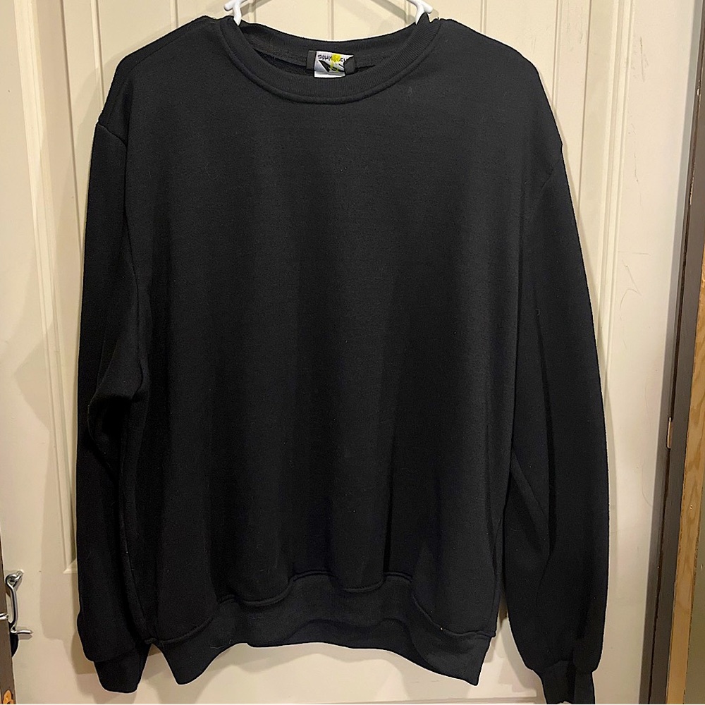 Super soft, breathable black crew neck sweater. Size L